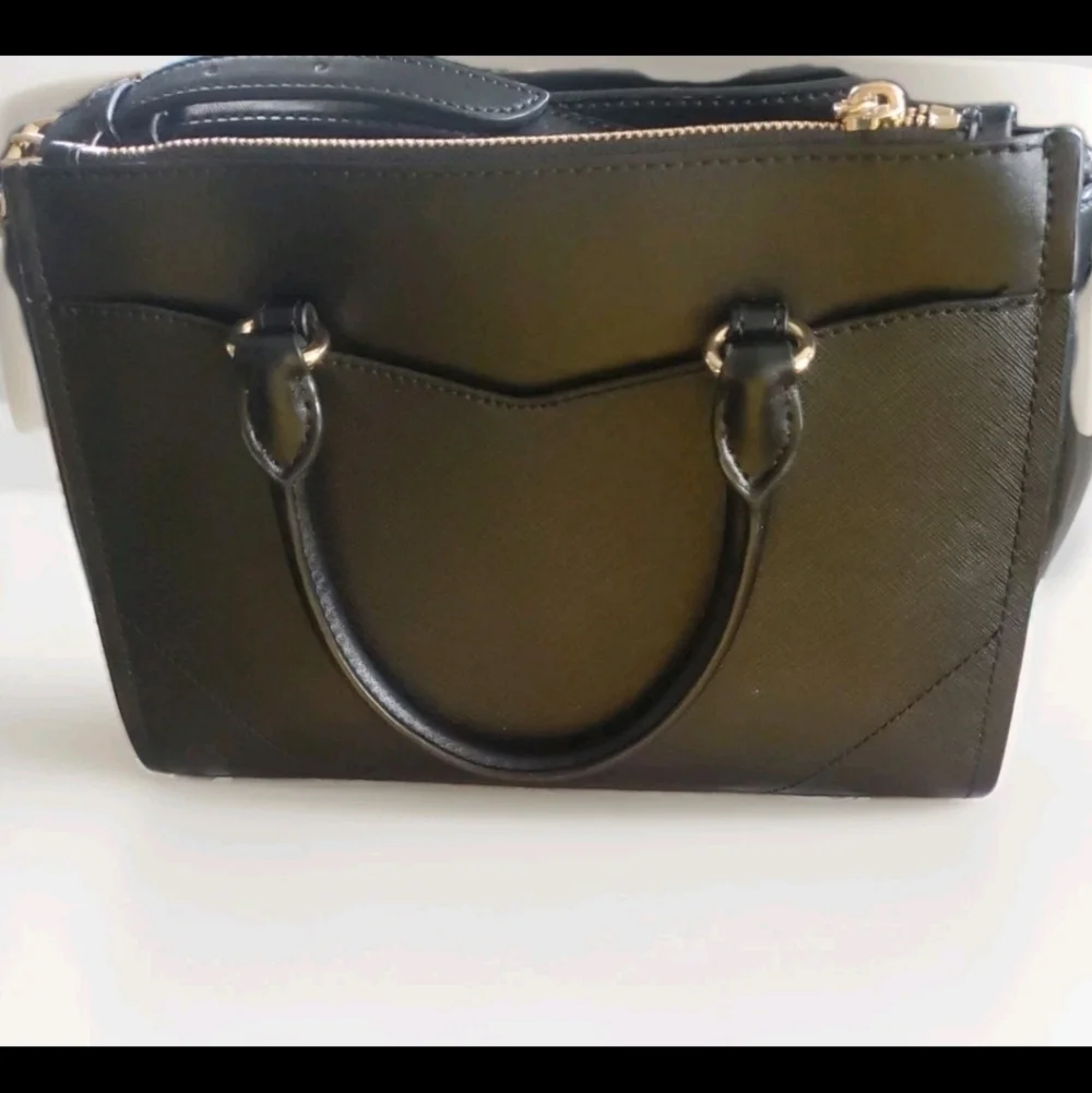 Michael Kors Everly Plain & Sapphino Leather Handbag With Shoulder Strap